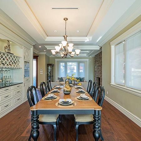 Spacious Cozy House In Vancouver West ภายนอก รูปภาพ