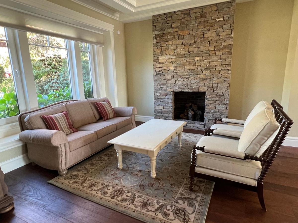 Spacious Cozy House In Vancouver West ภายนอก รูปภาพ