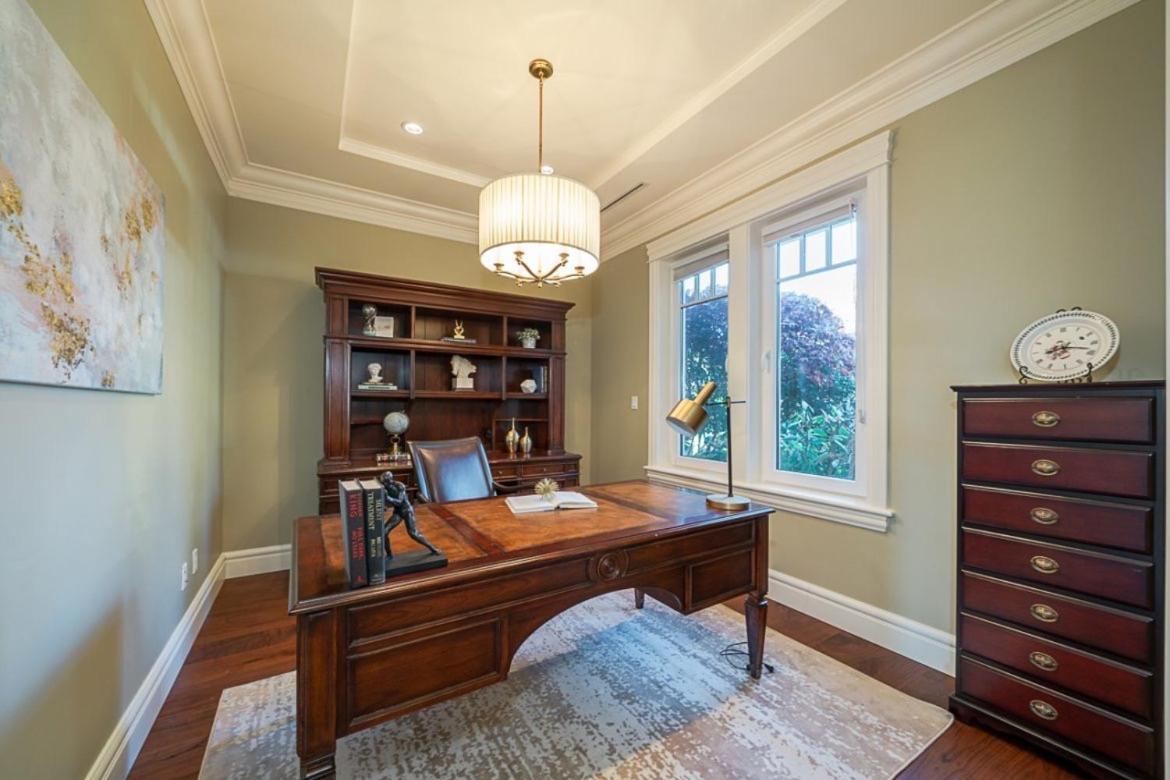 Spacious Cozy House In Vancouver West ภายนอก รูปภาพ