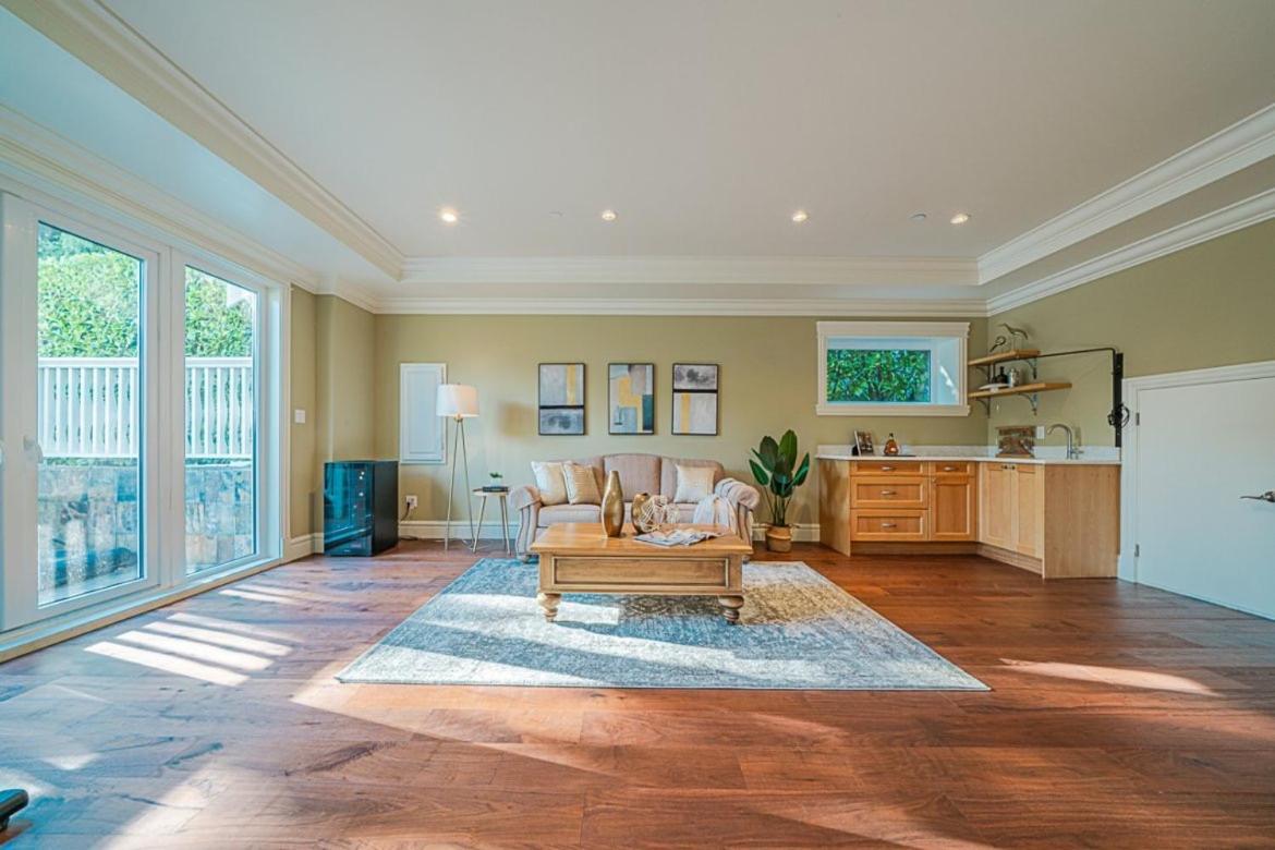 Spacious Cozy House In Vancouver West ภายนอก รูปภาพ