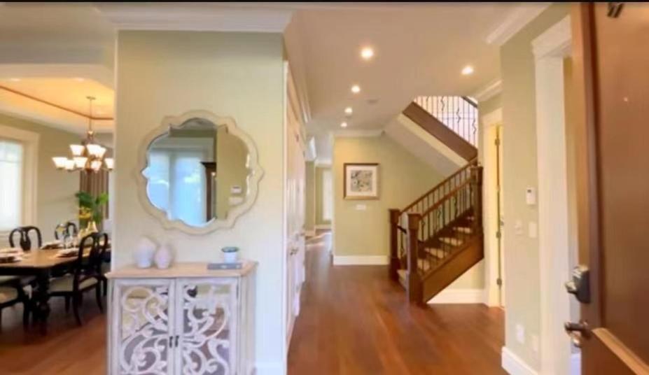 Spacious Cozy House In Vancouver West ภายนอก รูปภาพ